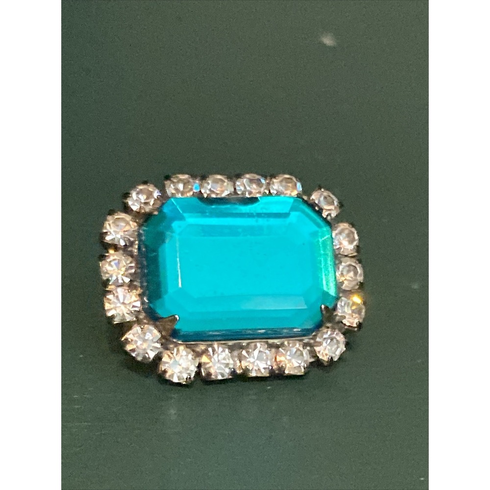 Express Gold Tone Emerald Green Rectangle Post‎ Earrings - Picture 5 of 5